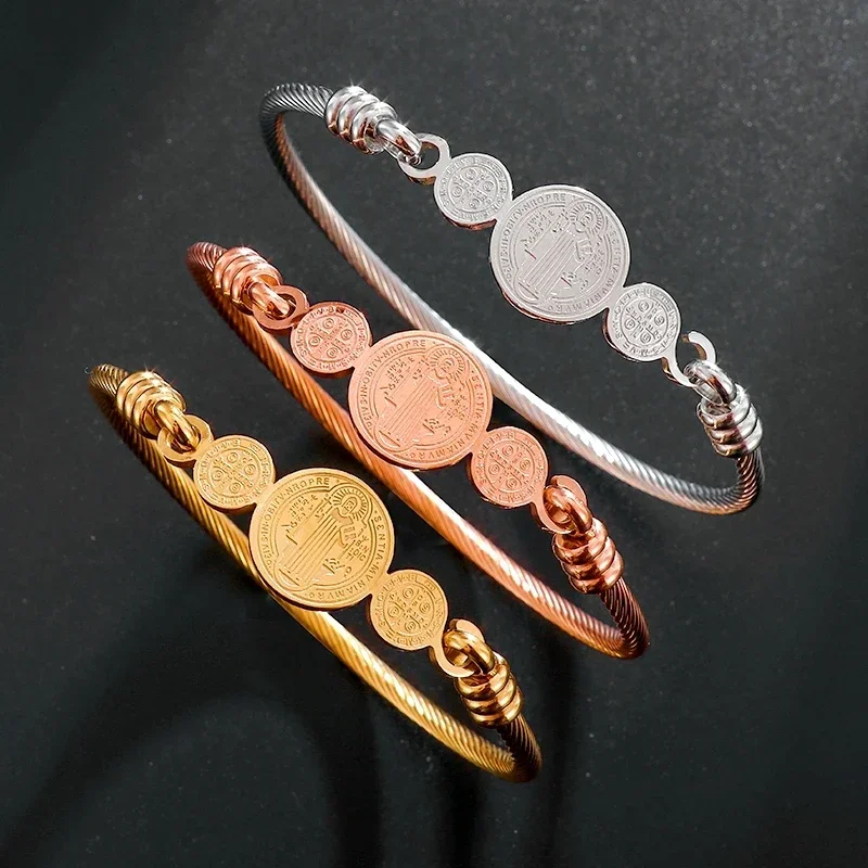 Pulsera de Cruz de San Benito  - Al Ain Jewelry & Watches Exhibition 2025 reseña y precio