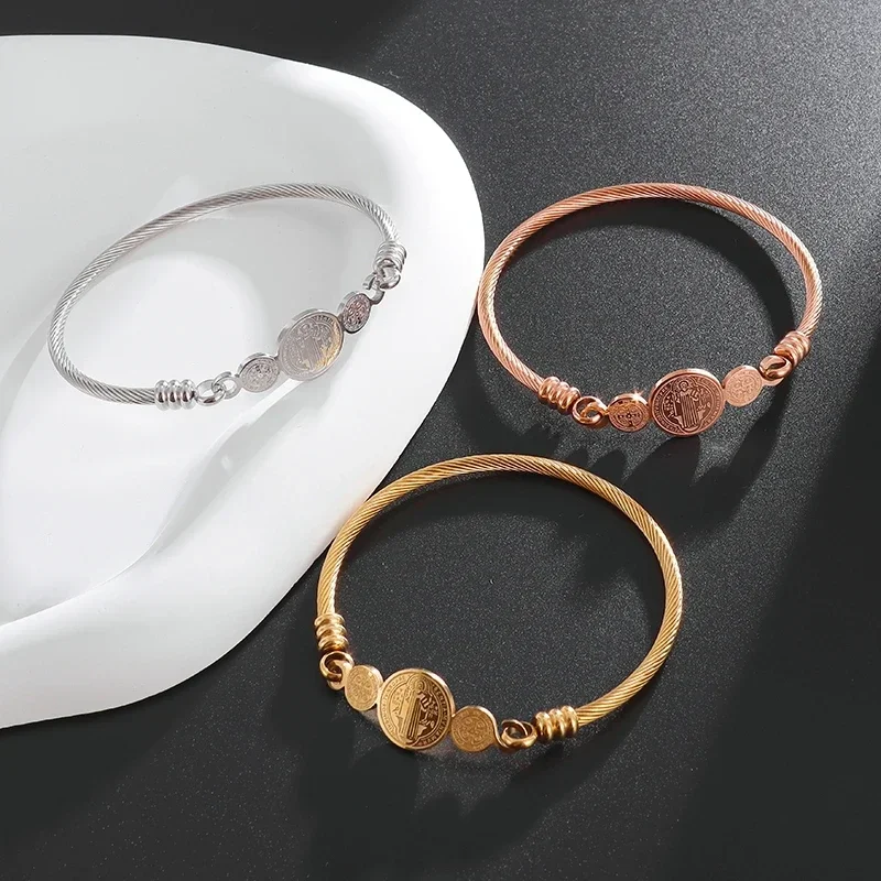 Pulsera de Cruz de San Benito  - Al Ain Jewelry & Watches Exhibition 2025 reseña y precio